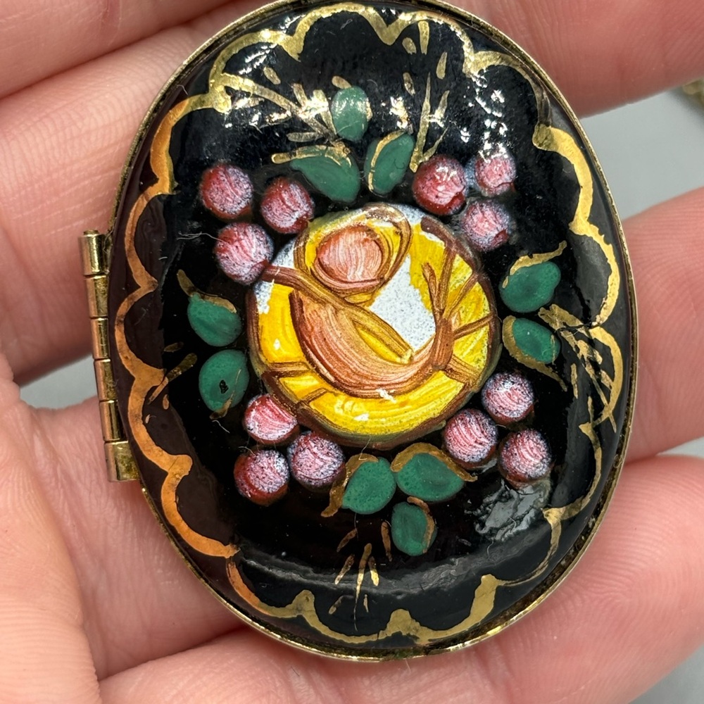 Vintage W Germany gold plated handpainted Locket, space for 2 photos 24” chain